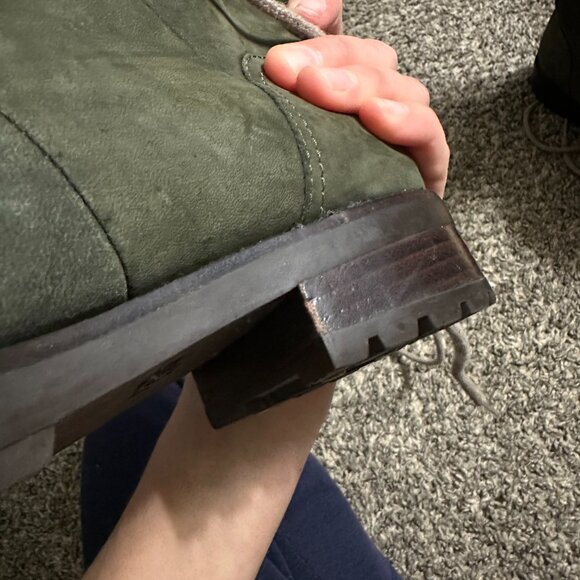 Used Good Condition Weather proof Uggs FRASER style - Picture 4 of 8